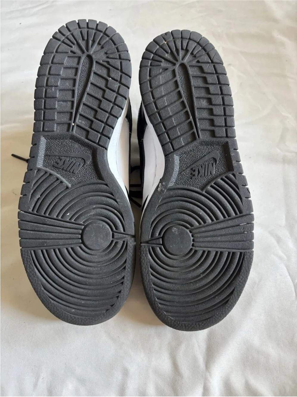 Nike Dunk Low Black/White Unisex 5.5Y/7 Women’s, Leather Low Top CW1590-100